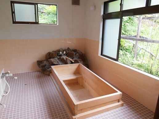 ヒノキ風呂 